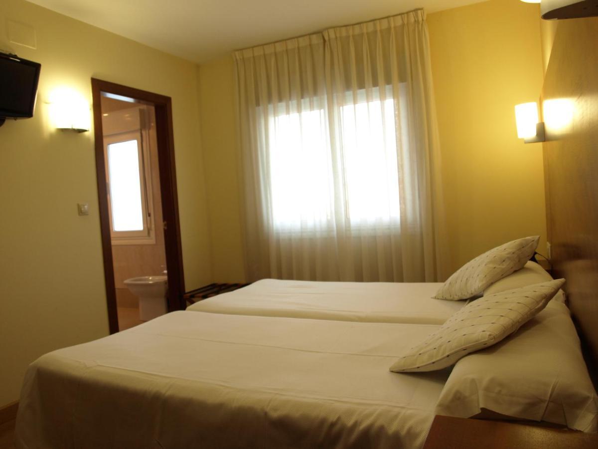 Pension Viella Asturias Oviedo Exteriör bild